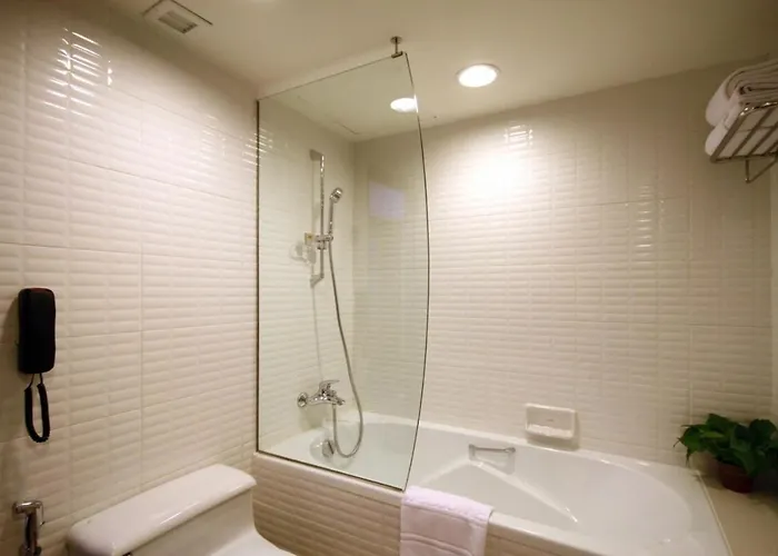 Omni Tower Nana - Serviced On Sukhumvit Soi 4 Отель Бангкок