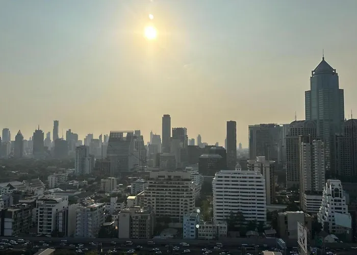 Отель Omni Tower Nana - Serviced On Sukhumvit Soi 4