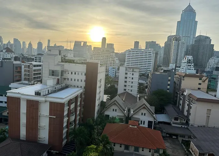 Отель Omni Tower Nana - Serviced On Sukhumvit Soi 4 3*