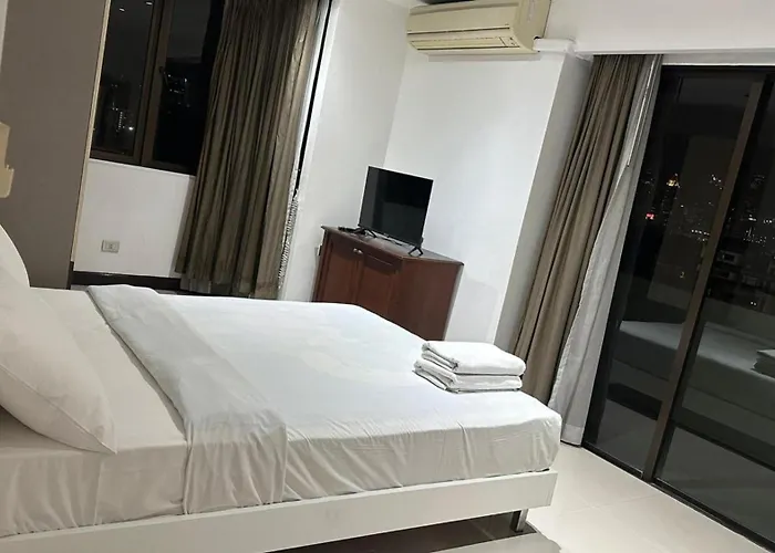 Отель Omni Tower Nana - Serviced On Sukhumvit Soi 4