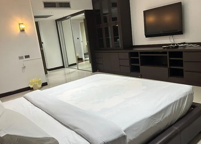 Omni Tower Nana - Serviced On Sukhumvit Soi 4