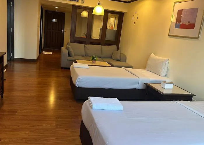Omni Tower Nana - Serviced On Sukhumvit Soi 4 Отель 3*