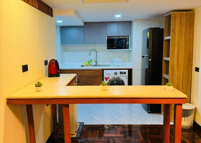 Omni Tower Nana - Serviced On Sukhumvit Soi 4 Отель