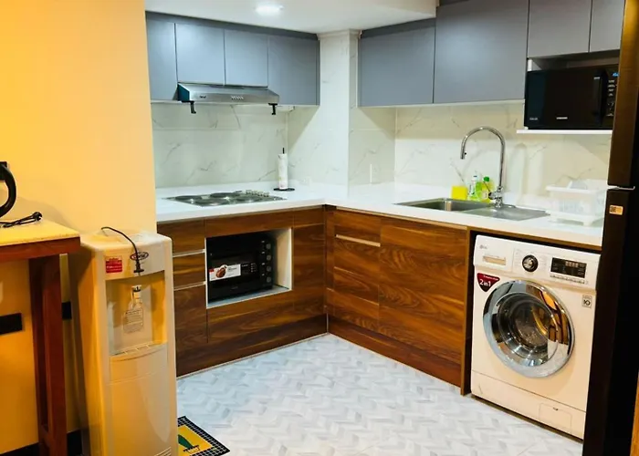 Отель Omni Tower Nana - Serviced On Sukhumvit Soi 4 3*