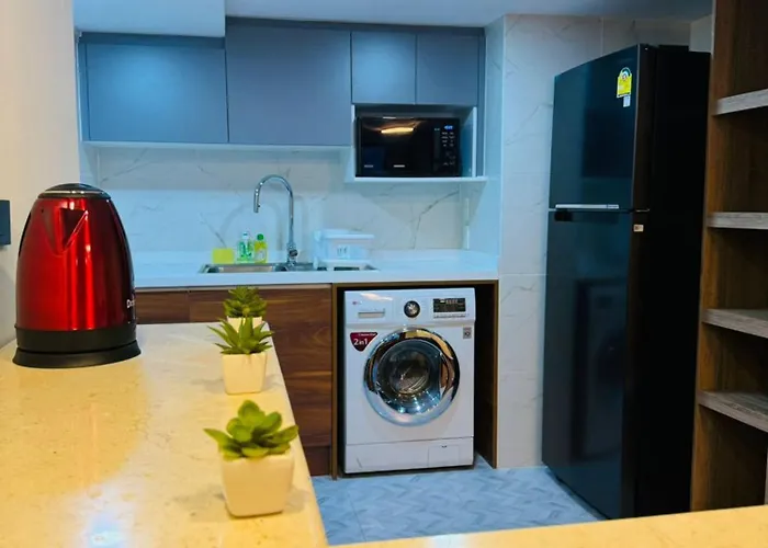 Отель Omni Tower Nana - Serviced On Sukhumvit Soi 4