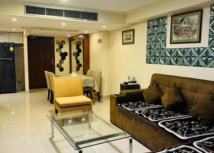 Отель Omni Tower Nana - Serviced On Sukhumvit Soi 4 3*