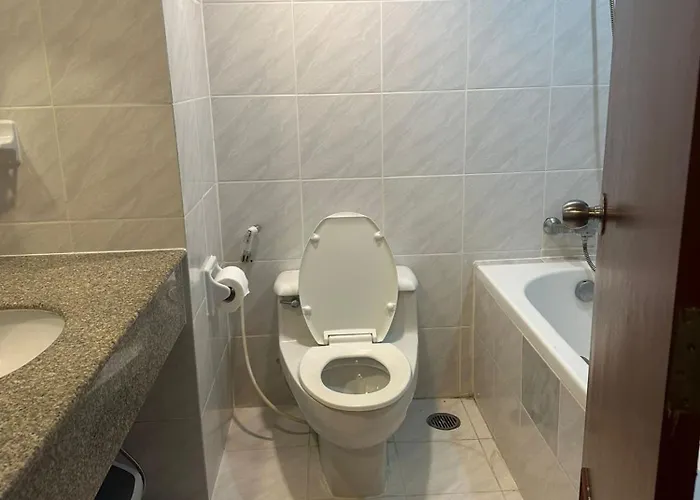 Отель Omni Tower Nana - Serviced On Sukhumvit Soi 4 3*