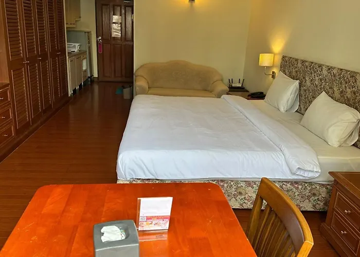 Отель Omni Tower Nana - Serviced On Sukhumvit Soi 4 3*
