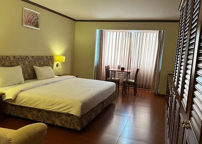 Omni Tower Nana - Serviced On Sukhumvit Soi 4 Отель 3*