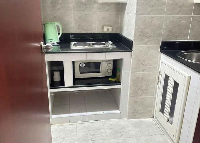 Отель Omni Tower Nana - Serviced On Sukhumvit Soi 4 3*