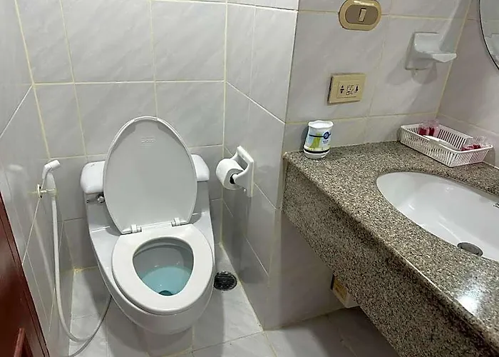 Omni Tower Nana - Serviced On Sukhumvit Soi 4 Отель
