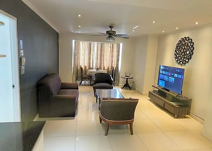 Omni Tower Nana - Serviced On Sukhumvit Soi 4 Отель 3*